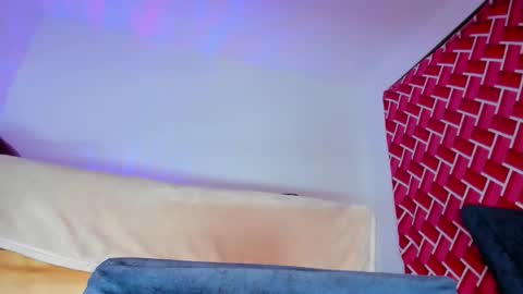 Emi online show from February 2026 10:30:01 PM