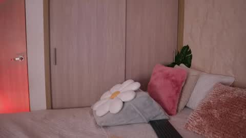 Snapshot of emiily_bell chatting on May 2026 03:41:01 PM online show from May 2026 03:41:01 PM