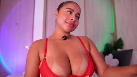 Snapshot of emiily_bell chatting on June 2026 09:27:01 PM online show from June 2026 09:27:01 PM