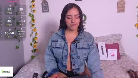 Snapshot of emiily_curly chatting on June 2026 12:35:01 PM Emily online show from June 2026 12:35:01 PM
