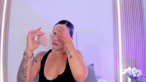 EMILY ROBERTS online show from April 2026 11:14:02 AM