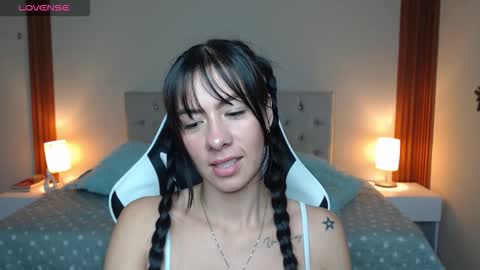 emiily_skinny online show from March 2026 10:33:01 PM