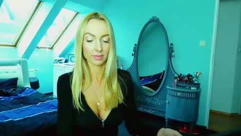 Emila online show from January 2025 10:54:01 AM