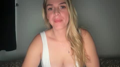 Snapshot of emilelovesyou chatting on June 2026 02:29:01 AM emilelovesyou online show from June 2026 02:29:01 AM