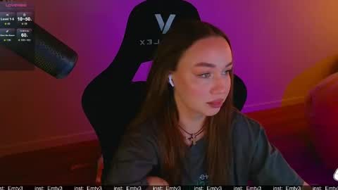 Emili online show from March 2026 08:25:01 AM