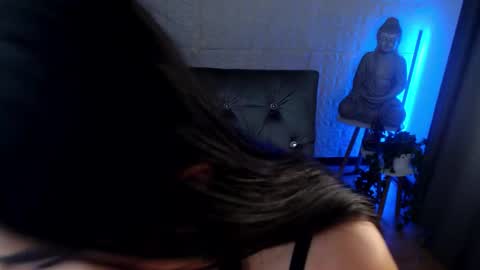 POWERFULL GODDESS EMILI online show from December 2024 06:36:01 AM