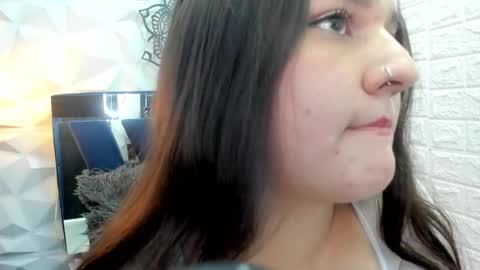 Snapshot of emili_rey chatting on May 2026 03:25:02 AM EMILI online show from May 2026 03:25:02 AM