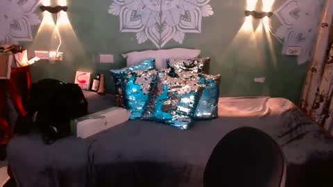 Emili roux online show from February 2025 08:42:02 PM