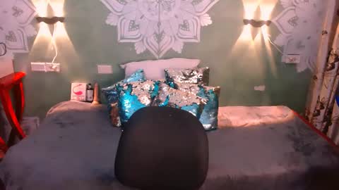 Emili roux online show from February 2025 11:25:02 AM