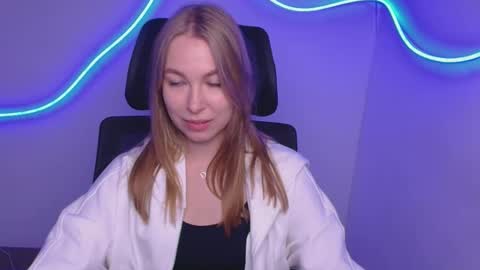 Emilia online show from September 2025 05:31:02 AM