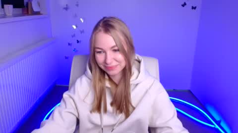 Emilia online show from October 2025 05:28:01 AM