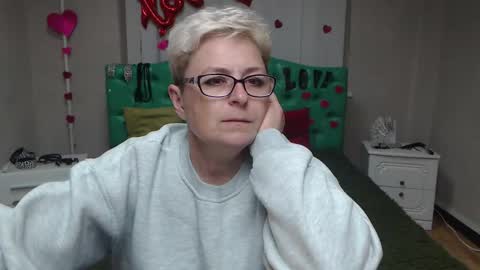 EmiliaGree online show from September 2025 06:02:01 PM