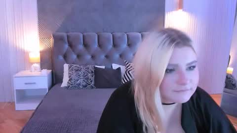 emiliastanley online show from November 2025 05:28:02 AM