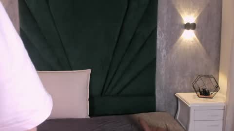 Emilie online show from March 2026 11:43:02 AM