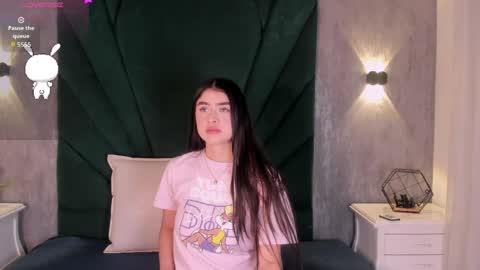 Emilie online show from April 2026 11:33:01 AM