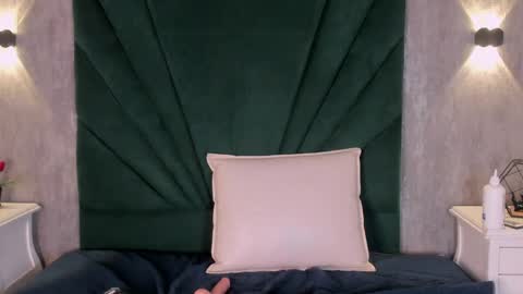 Emilie online show from April 2026 01:41:01 PM