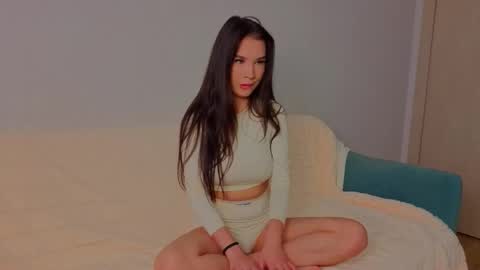 Emilia online show from November 2025 04:44:01 AM