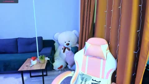 Emiliya online show from December 2025 01:57:01 AM