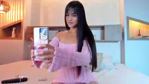 Snapshot of emilly_beaumontt chatting on February 2026 01:27:01 PM Emily Beaumont. online show from February 2026 01:27:01 PM