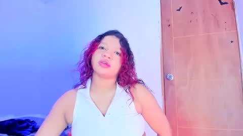 Snapshot of emilly_coper18 chatting on June 2026 01:44:01 PM emily online show from June 2026 01:44:01 PM