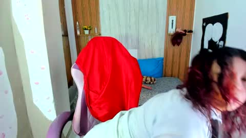 Snapshot of emilly_coper18 chatting on July 2026 02:14:02 PM emily online show from July 2026 02:14:02 PM