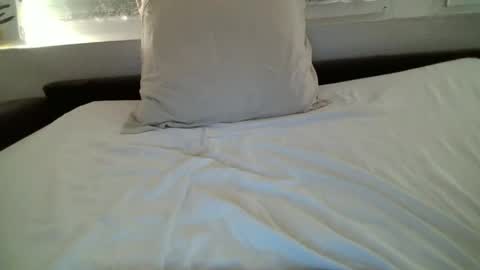 Snapshot of emilly_elli chatting on May 2026 05:48:01 AM Emily online show from May 2026 05:48:01 AM