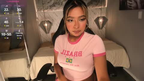 emilly_mell online show from October 2025 11:09:02 AM