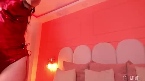 Emilly  online show from November 2025 05:23:01 PM