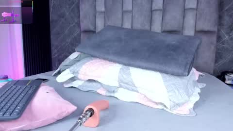 Emily online show from November 2025 12:06:02 PM