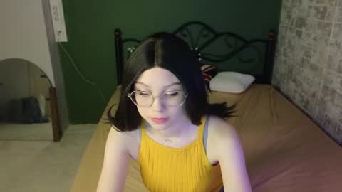 Snapshot of emily__hamilton chatting on May 2026 12:52:01 AM Emily online show from May 2026 12:52:01 AM