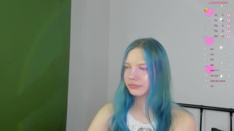 Snapshot of emily__hamilton chatting on June 2026 05:47:01 AM Emily online show from June 2026 05:47:01 AM