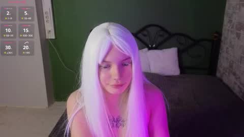 Snapshot of emily__hamilton chatting on June 2026 01:17:02 AM Emily online show from June 2026 01:17:02 AM