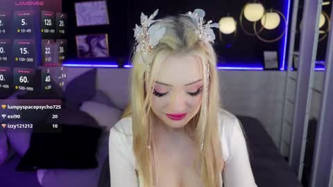 Snapshot of emily_air chatting on December 2024 04:57:01 PM Emily online show from December 2024 04:57:01 PM