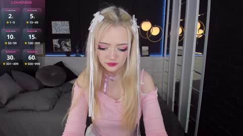 Snapshot of emily_air chatting on December 2024 01:18:02 AM Emily online show from December 2024 01:18:02 AM