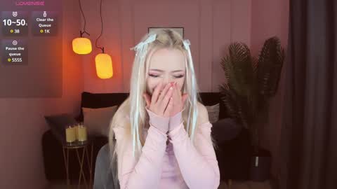 Snapshot of emily_air chatting on January 2025 09:41:02 PM Emily online show from January 2025 09:41:02 PM