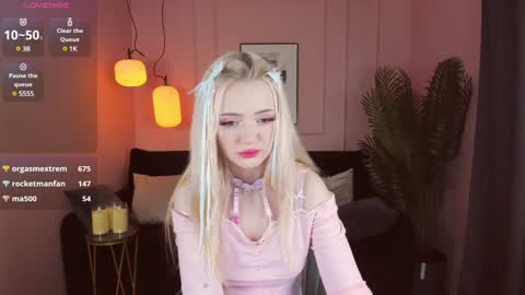 Snapshot of emily_air chatting on January 2025 01:06:02 AM Emily online show from January 2025 01:06:02 AM