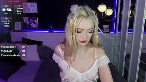 Snapshot of emily_air chatting on January 2025 03:09:02 AM Emily online show from January 2025 03:09:02 AM