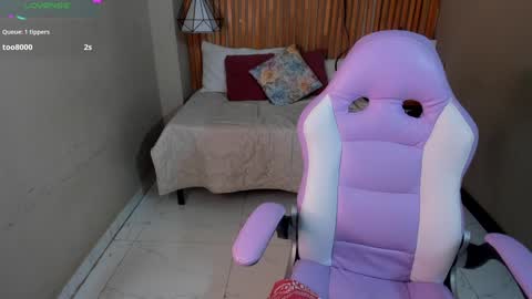 Snapshot of emily_beltonn chatting on December 2024 01:24:01 AM              online show from December 2024 01:24:01 AM