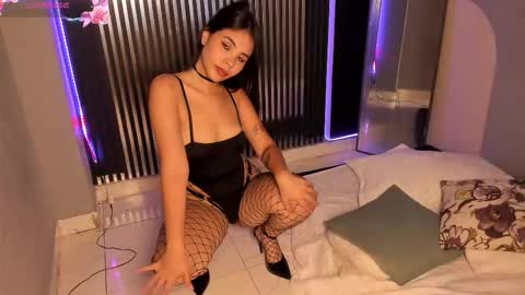 Snapshot of emily_beltonn chatting on October 2025 09:02:01 PM              online show from October 2025 09:02:01 PM