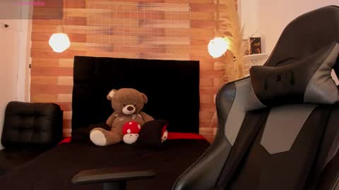 emily_brown04 online show from November 2025 11:09:02 AM