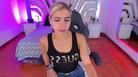 Snapshot of emily_ellen chatting on January 2025 10:27:02 AM Emily online show from January 2025 10:27:02 AM