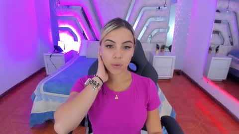 Snapshot of emily_ellen chatting on February 2025 10:37:02 AM Emily online show from February 2025 10:37:02 AM