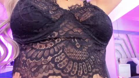 Snapshot of emily_ellen chatting on March 2025 10:46:01 AM Emily online show from March 2025 10:46:01 AM