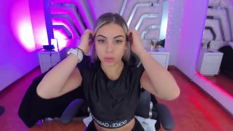 Snapshot of emily_ellen chatting on March 2025 10:30:02 AM Emily online show from March 2025 10:30:02 AM