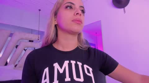 Snapshot of emily_ellen chatting on October 2025 11:00:02 AM Emily online show from October 2025 11:00:02 AM