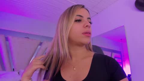 Snapshot of emily_ellen chatting on October 2025 11:10:02 AM Emily online show from October 2025 11:10:02 AM
