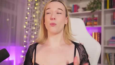 Em -  online show from February 2025 11:26:02 PM