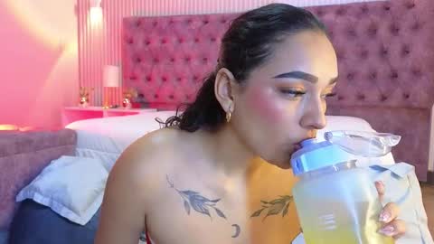 Emily online show from December 2025 06:59:02 PM