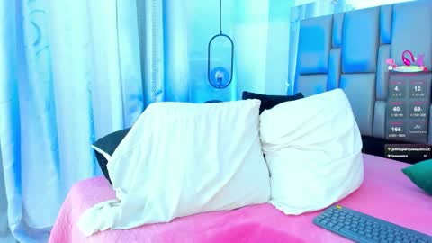 Emi  online show from October 2025 05:22:01 PM