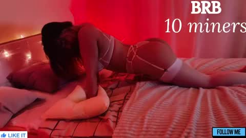 Snapshot of emily_gin chatting on May 2026 01:11:02 AM EMILY online show from May 2026 01:11:02 AM